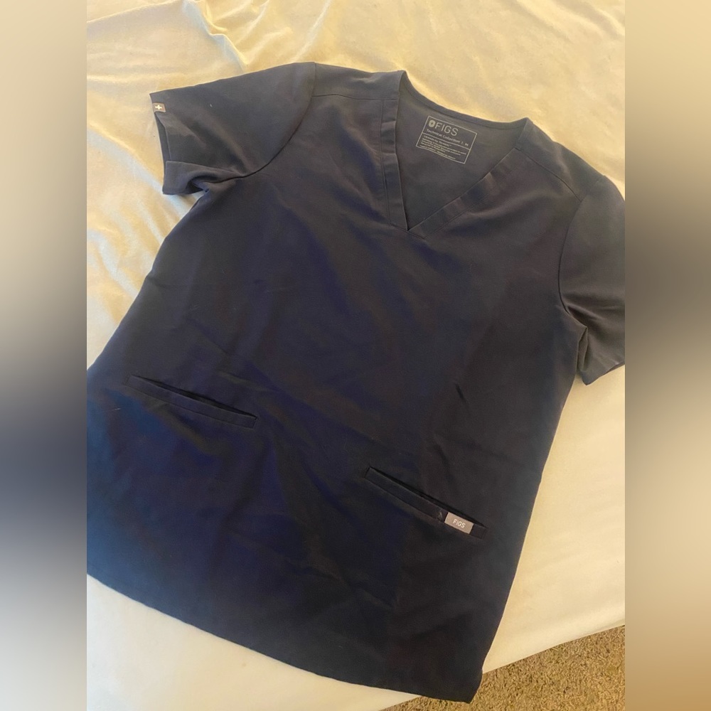 Figs scrub top